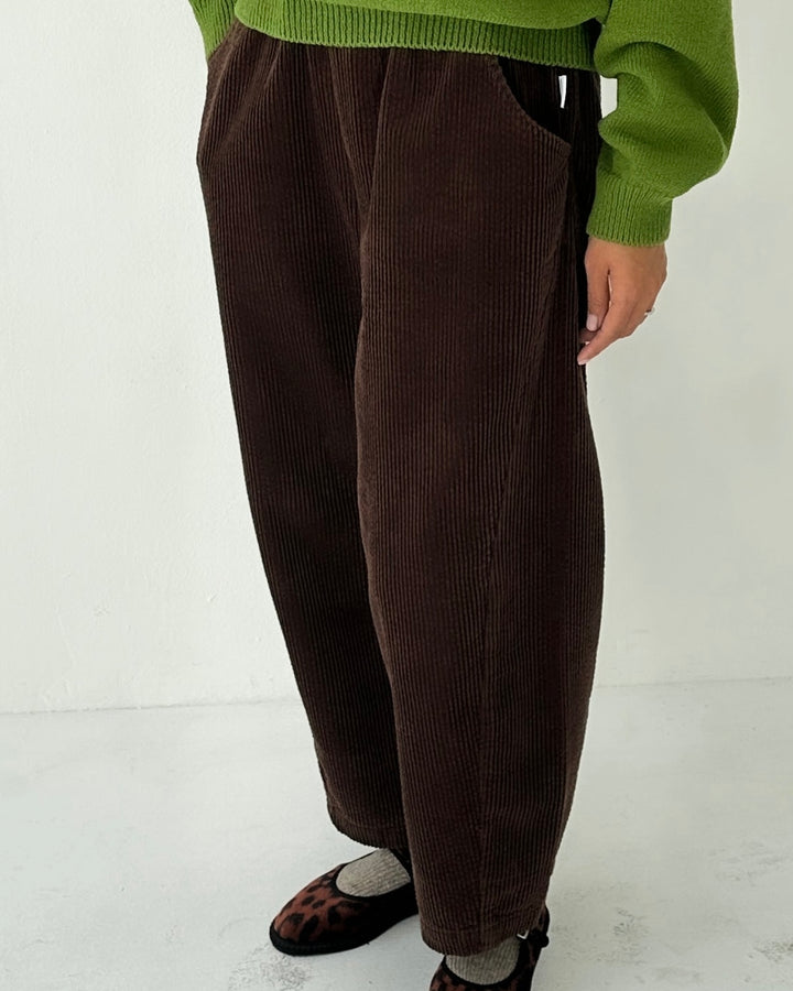 Le Bon Shoppe | Soft Corduroy Arc pants | Brown