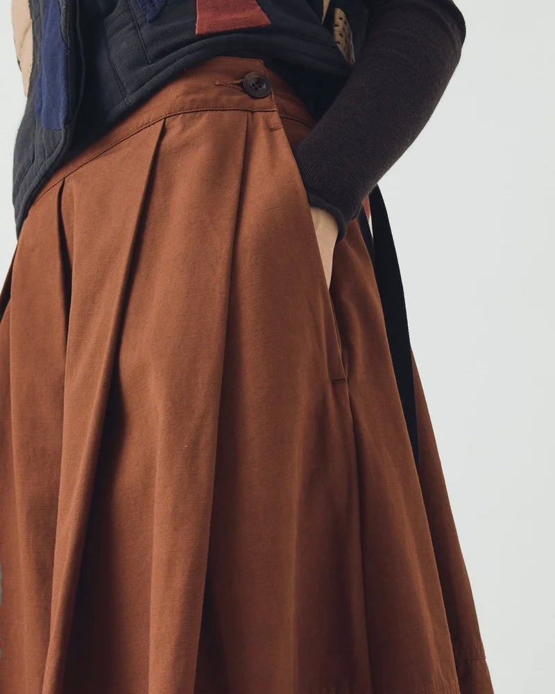 TOAST | Slanted pleat cotton skirt | Brick