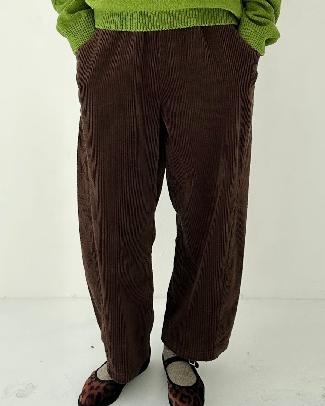 Le Bon Shoppe | Soft Corduroy Arc pants | Brown