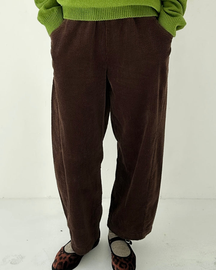 Le Bon Shoppe | Soft Corduroy Arc pants | Brown