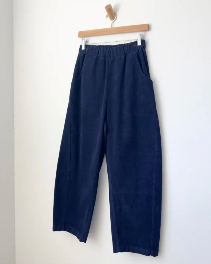 Le Bon Shoppe | Corduroy Arc pants | Navy