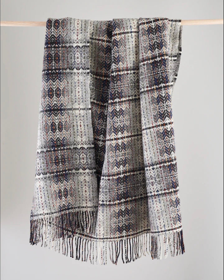 Molloy & Sons | Diamond Weave Blanket | Grey