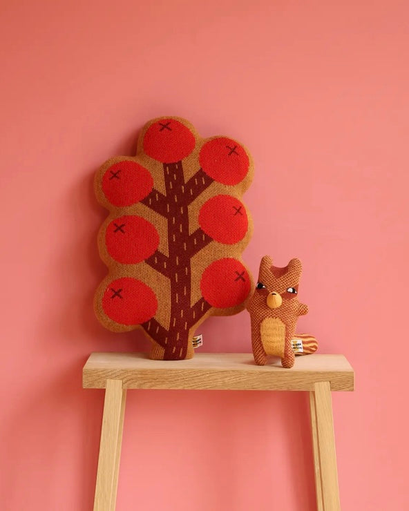 Donna Wilson | Knitted Berry cushion